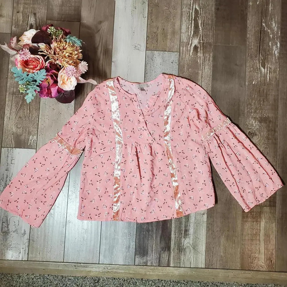 Wonderly Pink Girls Boho Bell Sleeve Velvet Trimmed Floral V-Neck Top Size Large - Picture 1 of 12